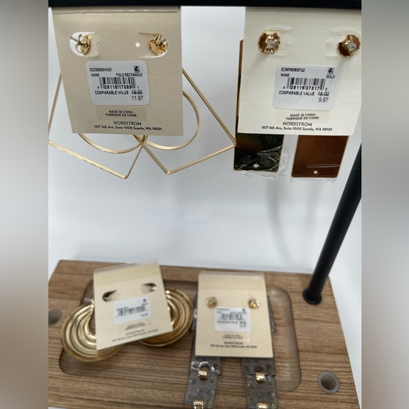 NWT- 4 Pair of Large Open Edit Brand Gold-Tone Earrings. Bundle of earrings - Picture 3 of 9